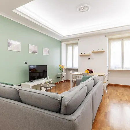 Hostly-wood And Colors Midtown-just 7min To Colosseum Apartment