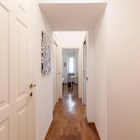 Hostly-wood And Colors Midtown-just 7min To Colosseum Rom