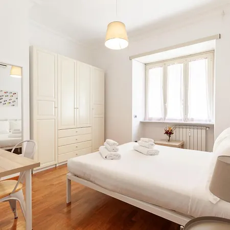 Hostly-wood And Colors Midtown-just 7min To Colosseum Apartment *
