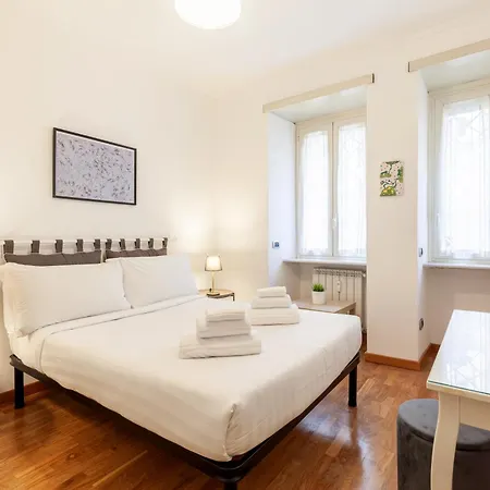 Hostly-wood And Colors Midtown-just 7min To Colosseum Apartment Rome