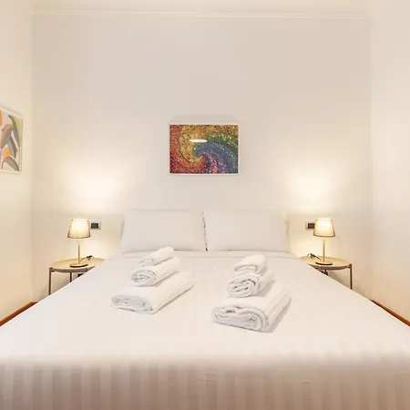 Apartment Hostly-wood And Colors Midtown-just 7min To Colosseum Rome