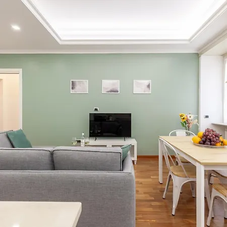 Apartment Hostly-wood And Colors Midtown-just 7min To Colosseum *