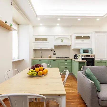 Apartment Hostly-wood And Colors Midtown-just 7min To Colosseum Rome