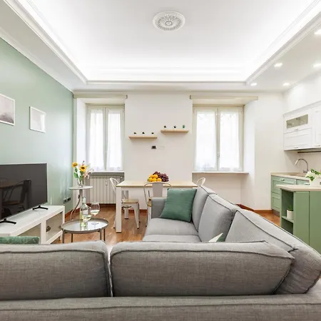 Hostly-wood And Colors Midtown-just 7min To Colosseum Apartment *